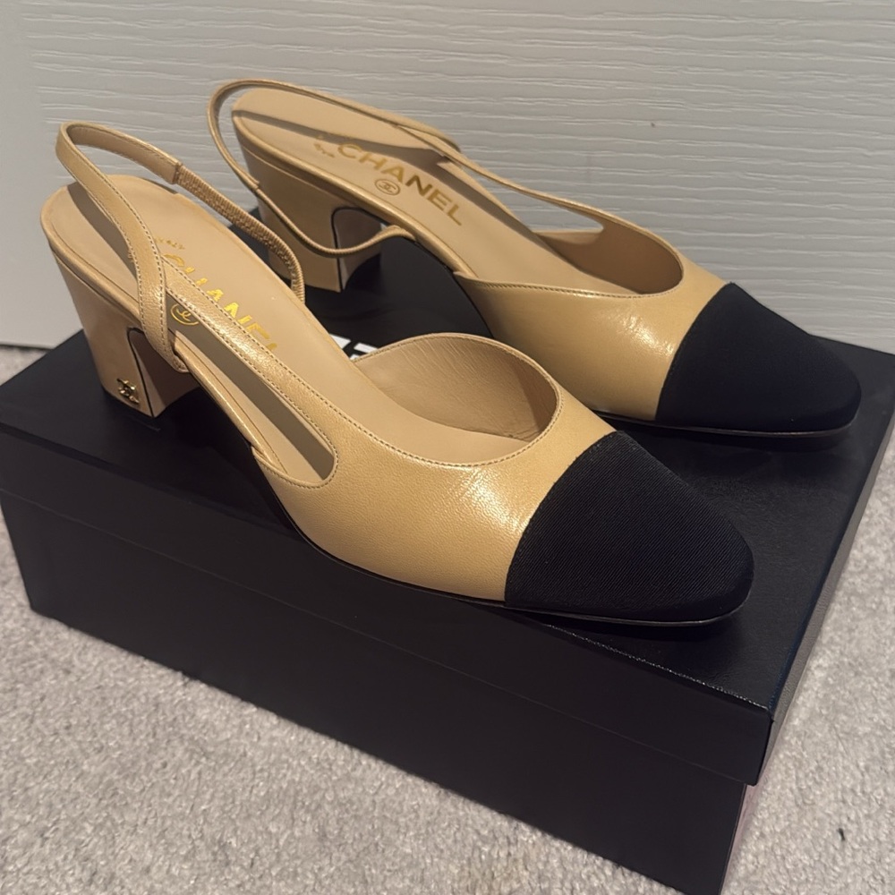 CHANEL goat skin Two-Tone Beige and Black Heels
